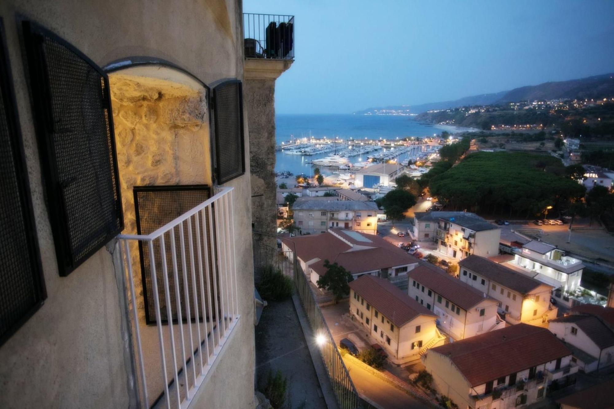 Apartamento Il Marchese Del Grillo Tropea Habitación foto